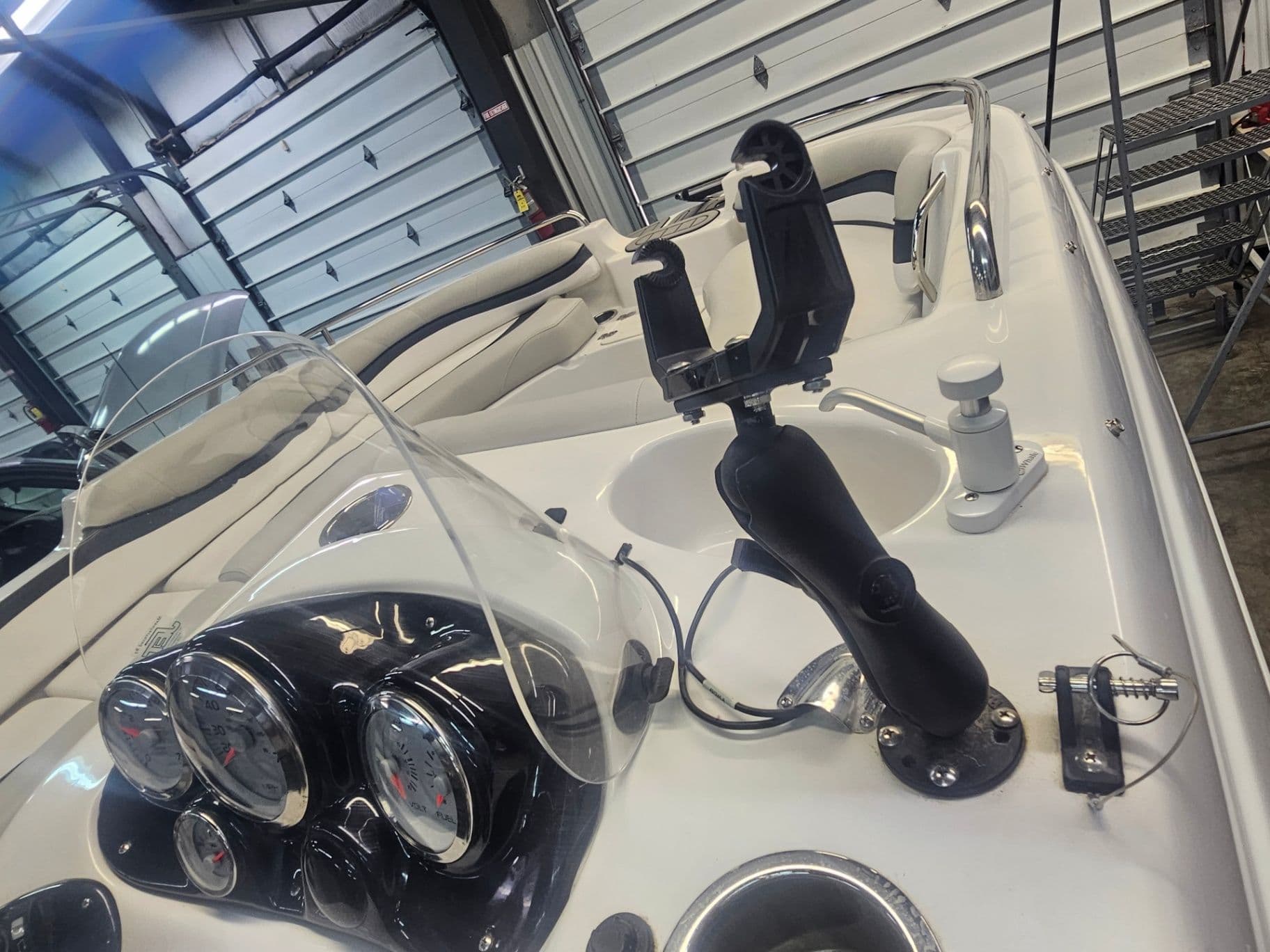 2022 Starcraft 1915 LIMITED - Image 11